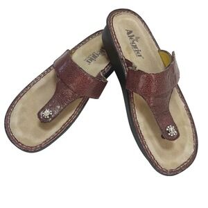Alegria Carina Thong Sandals 38 (7.5) Brown Textured Leather‎ Rhinestone CAR-242